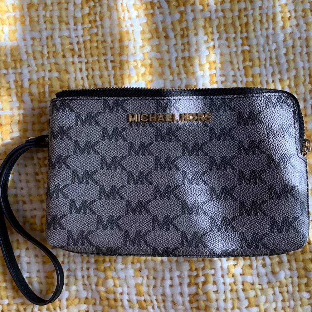 Michael kors wristlet